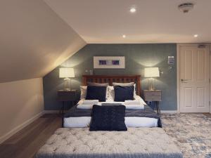 Meadow View Villa - 7-Bedroom Luxury Villa with Hot Tub - The Etive Estate