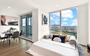 Spectacular Views - Bright Spacious CBD Sky Escape