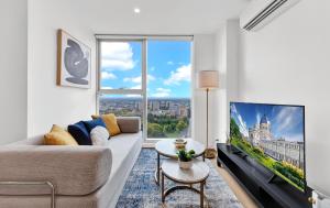 Spectacular Views - Bright Spacious CBD Sky Escape