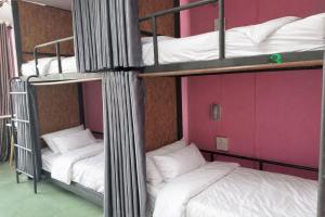 J Cafe & Hostel