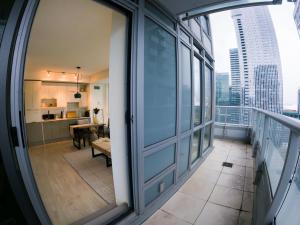 One bedroom Luxury Downtown Toronto Condo, Free Parking, FIFA