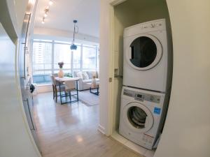 One bedroom Luxury Downtown Toronto Condo, Free Parking, FIFA