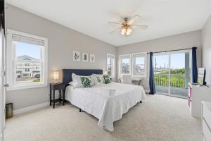 Salt Life Deck Views Steps to Beach, Sleeps 10