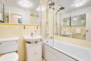Top Rated 1BR Flat Near Soho & Regents Park for 4