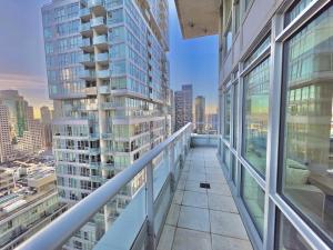 One bedroom Luxury Downtown Toronto Condo, Free Parking, FIFA