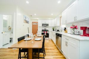 Bright 4BR Boston Summer Apt - Pet-Friendly - Near I-93 & Red Line 37-2