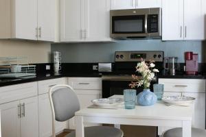Downtown Santa Monica 1BR Free Parking & Pool
