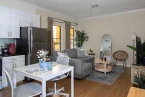 Downtown Santa Monica 1BR Free Parking & Pool