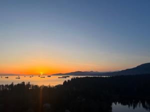 Beautiful Stanley Park Suite