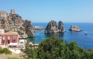2 Bedroom Lovely Home In Castellammare Del Golf