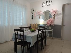 Spacious 4BR 2CP Family Stay 8 to 10 Pax Cyberjaya