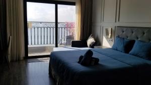 Wyndham Apart - Bay City or Mountain View with Balcony