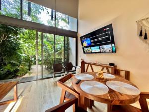 Luxury Loft minutes from the sea!