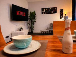 Luxury Apartment with Jacuzzi City Center Wiesbaden Rossana Universe
