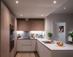 Modern 2Bed Flat in Battersea - Long Stays Fast Wi-Fi