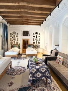 Barlos Boutique XVIII