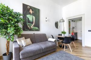Le Monde Luxury Apartment
