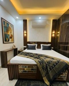 Velvet Den Luxury Living in South Delhi Prime area 3BHK with 3 bedroom 2 bathroom with kitchen and hall and balcony