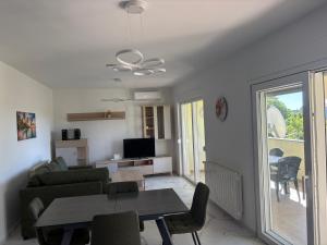 Modern apartment with private garden in Pula
