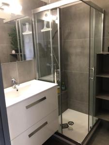 Studio cosy en bord de mer avec piscine