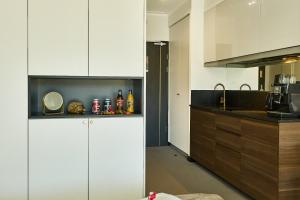 Golden Hour Apartments - Lividus 110