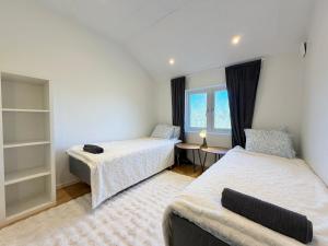 Workers and Family Homes 6BR Team House 11 Beds Free Parking Near Volvo Landvetter