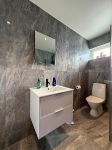 Workers and Family Homes 6BR Team House 11 Beds Free Parking Near Volvo Landvetter