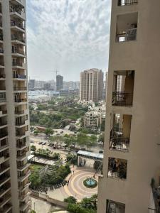 Premium Furnished 2BHK Stay Ajnara Le Garden Noida