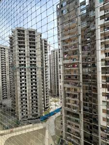 Premium Furnished 2BHK Stay Ajnara Le Garden Noida