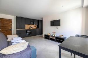 A C flat 1BDR 4P in the heart of Cannes – Old Port