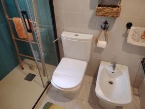Stylish house with swimming pool,near beach & town, wifi
