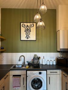 Bright, Spacious, Newly Renovated Apartment