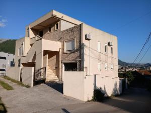 Ilino Pool House