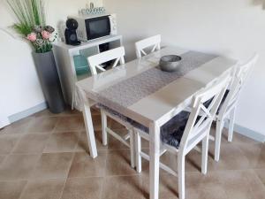 Bright accommodation near the sea in Zambratija