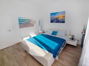 Bright accommodation near the sea in Zambratija
