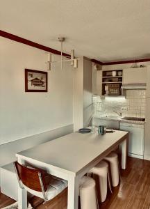 Duplex 3 bedrooms 8 peoples Heated pool Ski in ski out