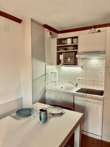 Duplex 3 bedrooms 8 peoples Heated pool Ski in ski out