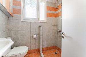 New 2Bedrooms Full Apt-1Min fromAcropolisMetro