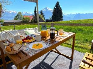 Concierge, Idyllic Farm, Scenic Views by SwissHut