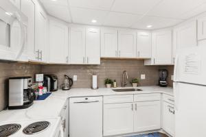 Late August Labor Day Deals! Ocean Block Sleeps 6 Beach Gear