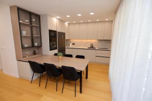 Nova - Spacious Modern 3-Bedroom Apartment with Large Terrace