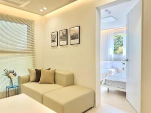 INTER-REST INN ㅣ New Building with elevator ㅣ Subway 3 mins ㅣ Hongdae 15 mins