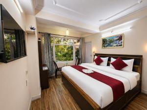 Sapphire B&B Near Mall Road
