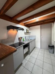 Cozy 1-bedroom apartment 2 minutes from Stalingrad Private parking