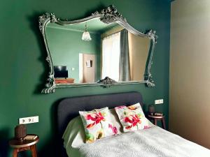 Moon House Green