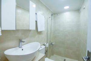 Charming Studio with BBQ Near Airport & Old Town