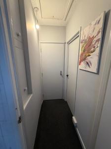 Private Ensuite Suite - No cooking - Free Parking