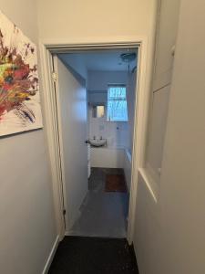 Private Ensuite Suite - No cooking - Free Parking