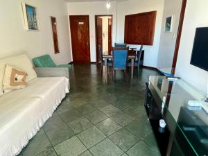 Apê 2 Quartos - Ar-Condicionado - 70m da Prainha