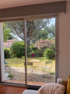 Apartment with garden, close to Capelan cove